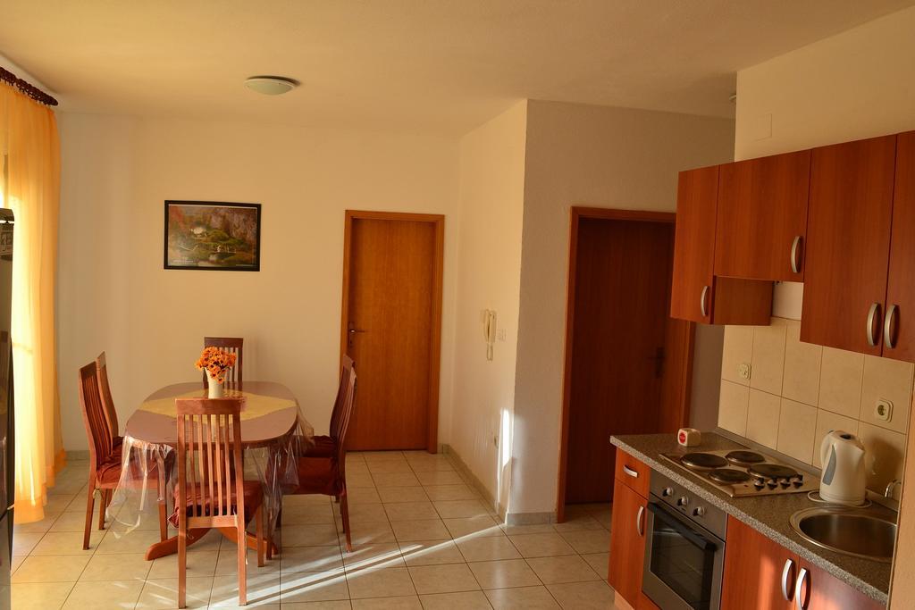 Apartments Marina Srima Bagian luar foto